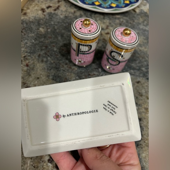 💕 Pink & Gold Mosaic Salt and Pepper Shakers - Picture 6 of 9